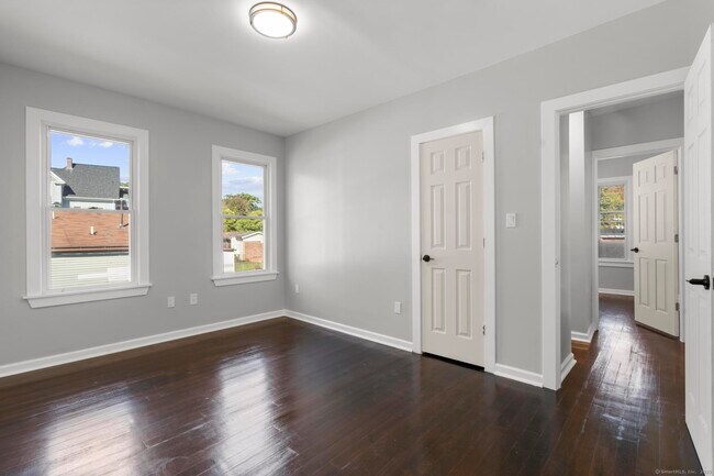 Building Photo - 230 Cooke St