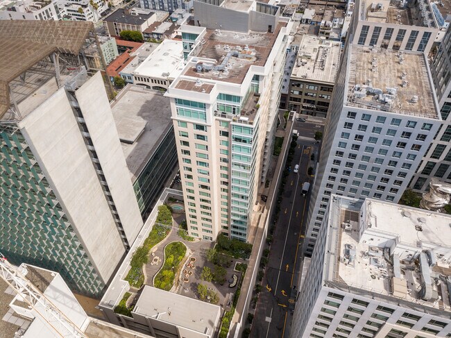 Building Photo - 1160 Mission St