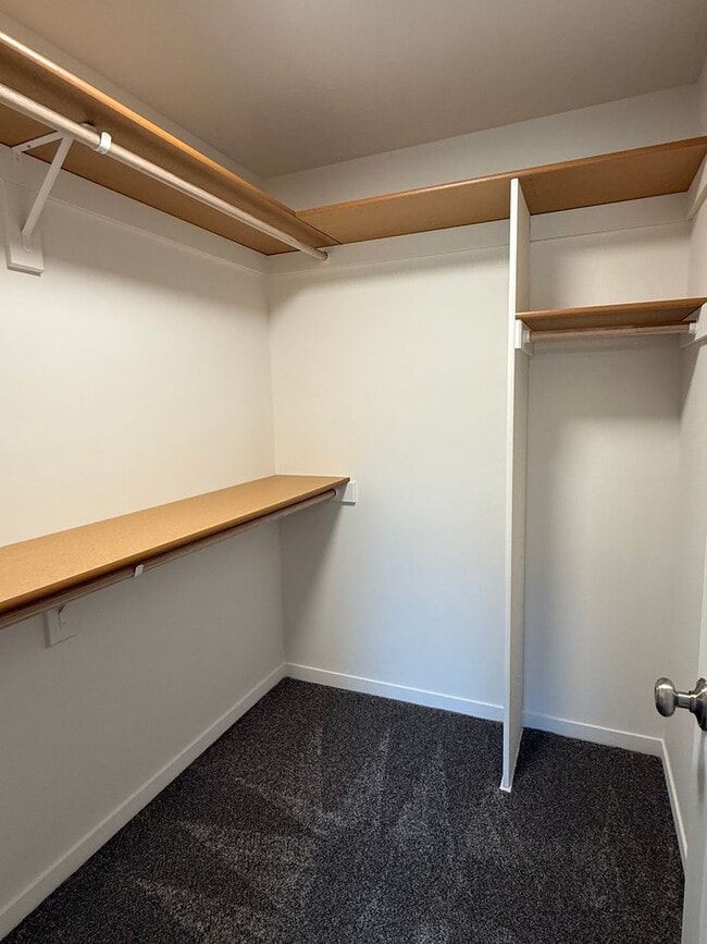 Building Photo - 2 Bedroom/2.5 Bath ranch townhome with 2 stall garage located in SE Lincoln