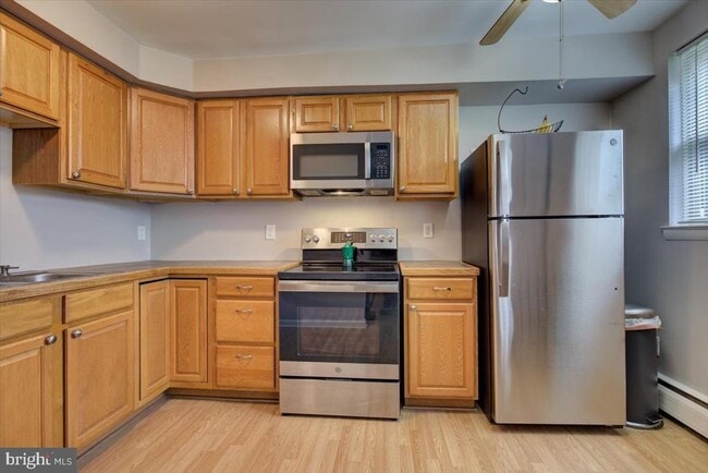 Building Photo - 335 E Lancaster Ave