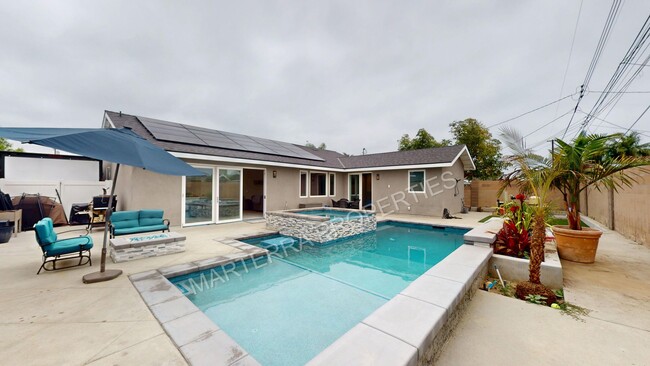 Building Photo - Amazing home with Pool!