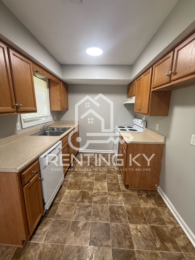 Building Photo - 1645 Foxhaven Dr