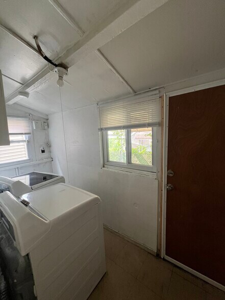 Building Photo - 5659 BLAKEMORE