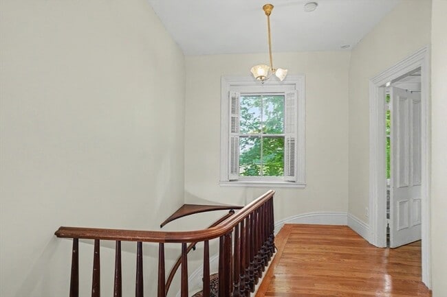 Building Photo - 613 Pleasant St