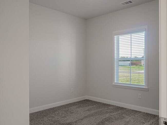 Building Photo - 206 Aunt Bee Blvd