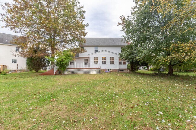 Building Photo - 4 bed, 2.5 bath Single Family Home in Char...