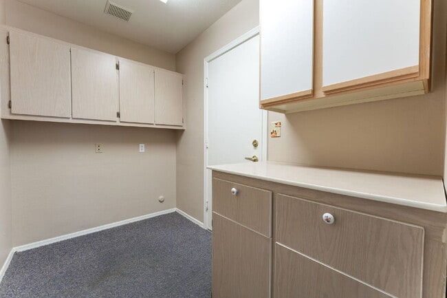 Building Photo - Sun City Summerlin 2 bedroom and 2 bathroom in a  55 and older Neighborhood