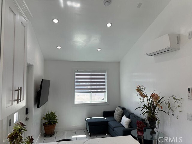 Building Photo - 7013 Bellaire