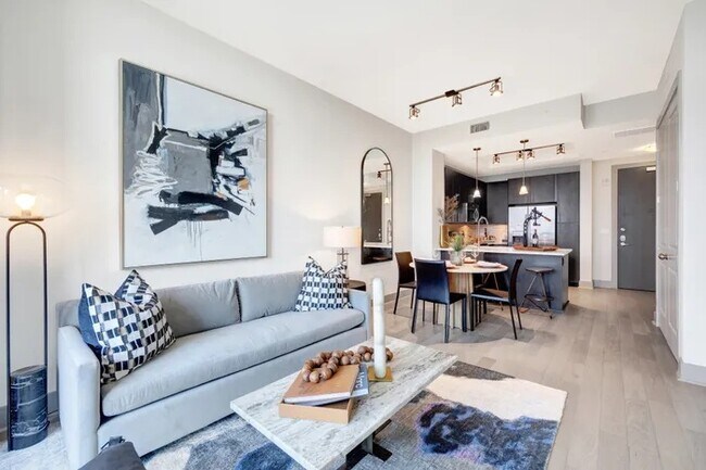 Building Photo - Galleria Luxury: Up to 4 Weeks Free + $500 Off!