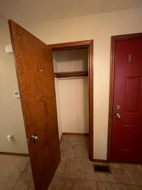 Building Photo - 208 Greenleaf Dr