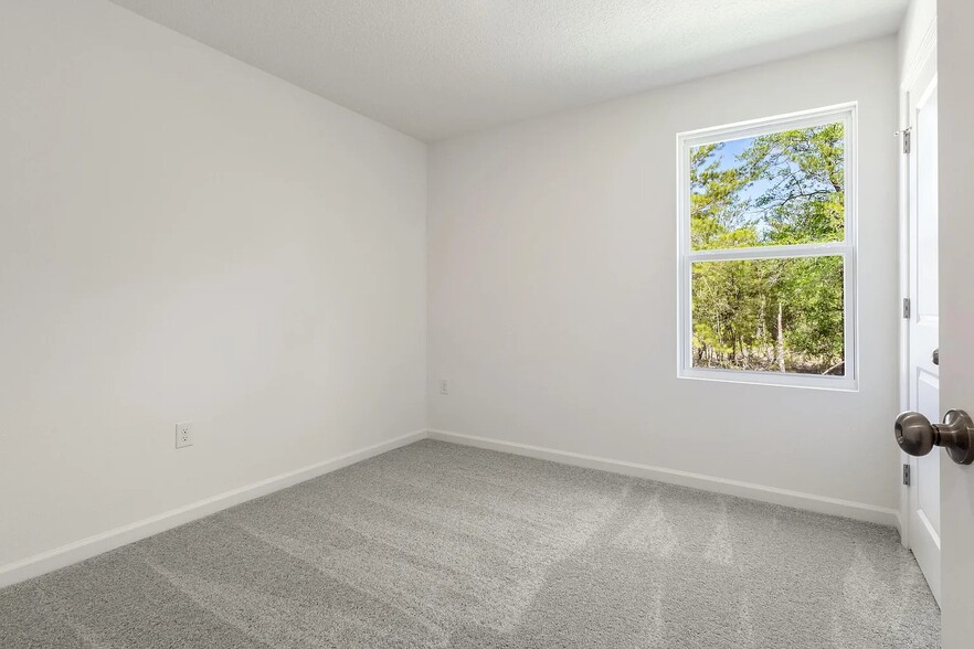 Building Photo - 552 Brookside Dr