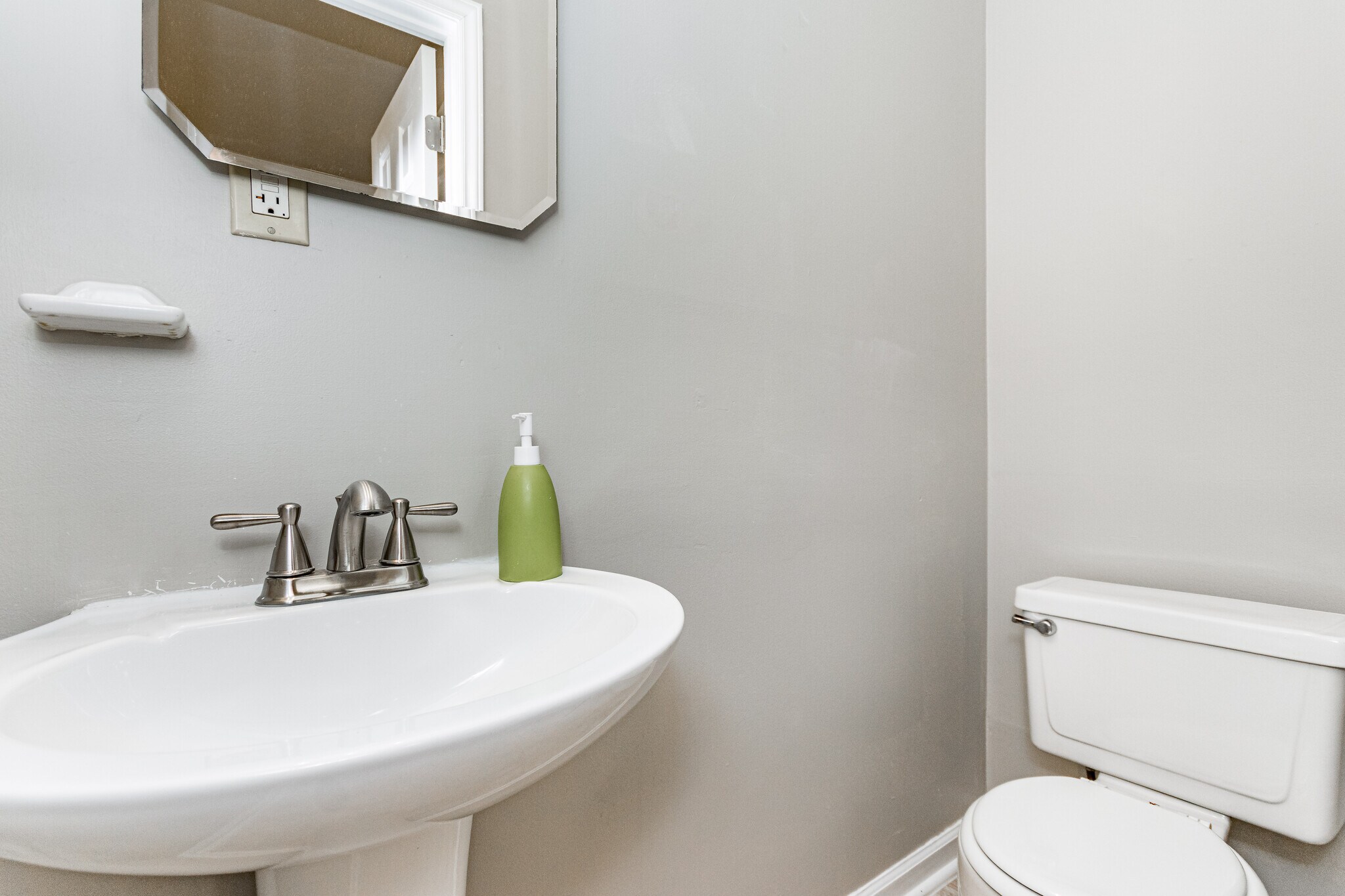 Building Photo - 4704 Blue Bird Court