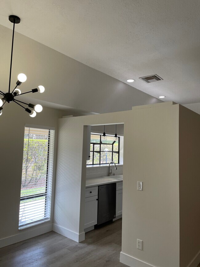 Building Photo - 104 Half Moon Cir