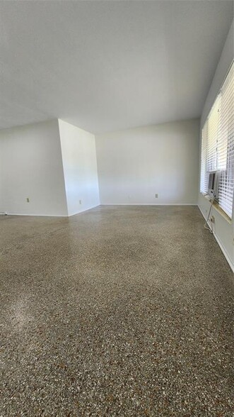 Building Photo - 2707 NE 32nd St