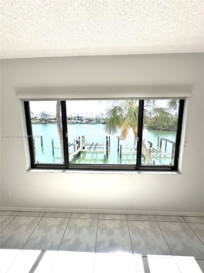 Building Photo - 3111 Pass a Grille Way
