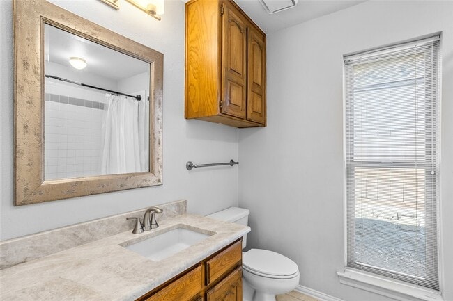 Building Photo - 2942 Woodland Hills Dr