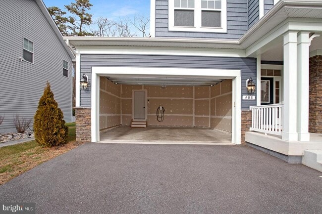 Building Photo - 408 Kosmill Dr