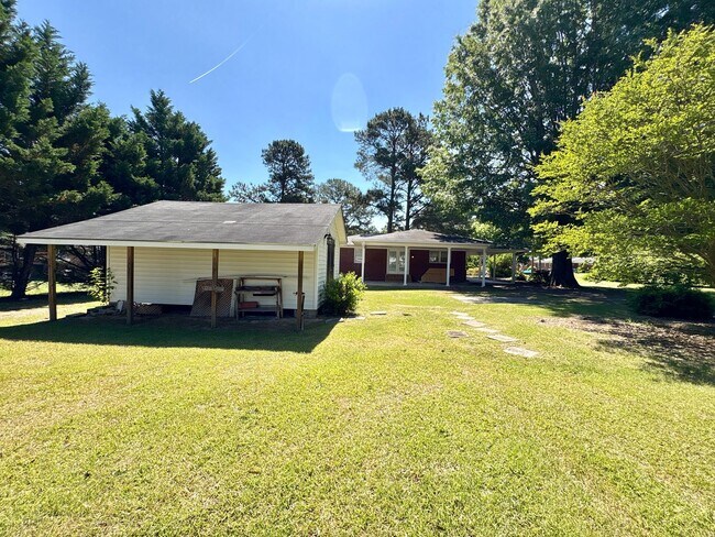 Building Photo - Adorable 2 Bedroom Home in the Heart of Nashville!