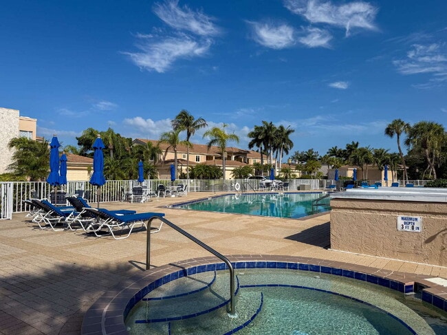 Building Photo - Luxury Furnished Longboat Key Retreat with Private Beach Club Access & Golf Course Views Remodele...