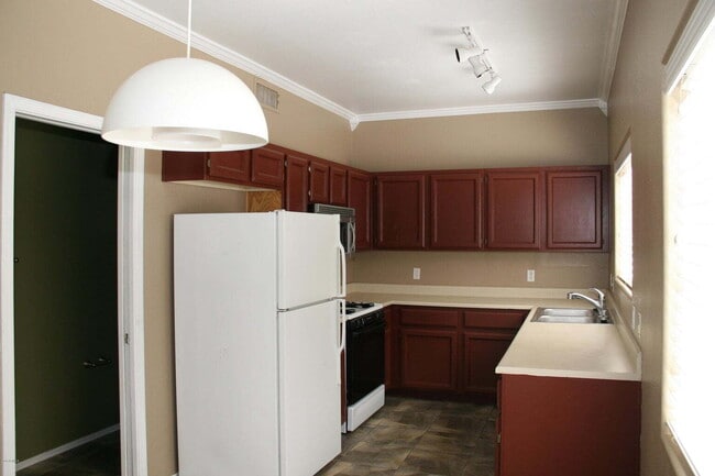 Building Photo - Two Bedroom in Tempe