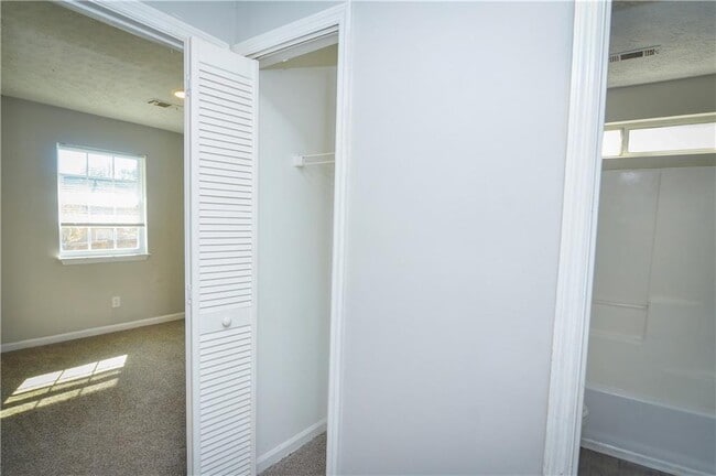 Building Photo - 130 Crystal Brook