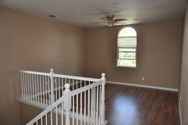 Building Photo - Must See! Cul de Sac Spacious 4 Bedroom