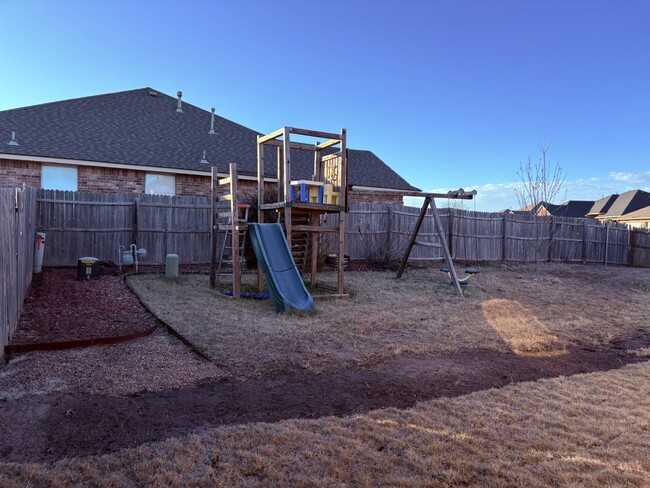 Building Photo - Four bedroom home in Central Norman