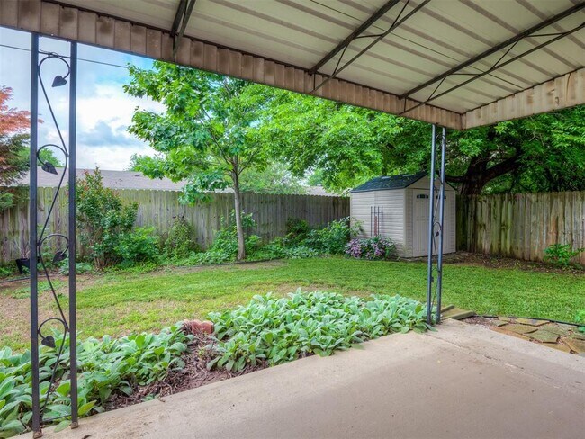 Building Photo - 1220 Columbia Ct