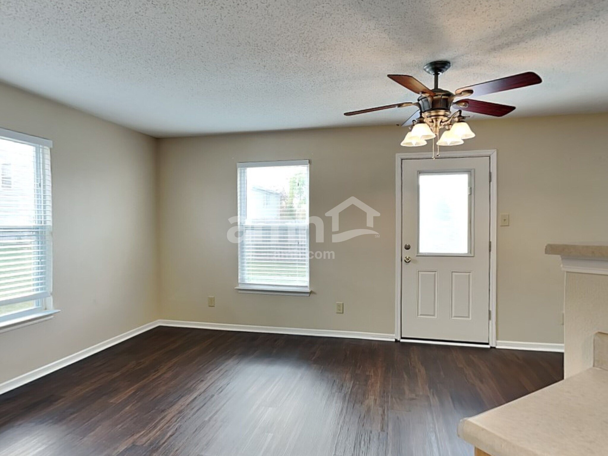 Building Photo - 1221 Redwood Dr