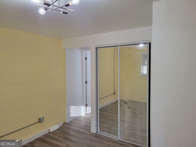 Building Photo - 3495 Tulip Dr