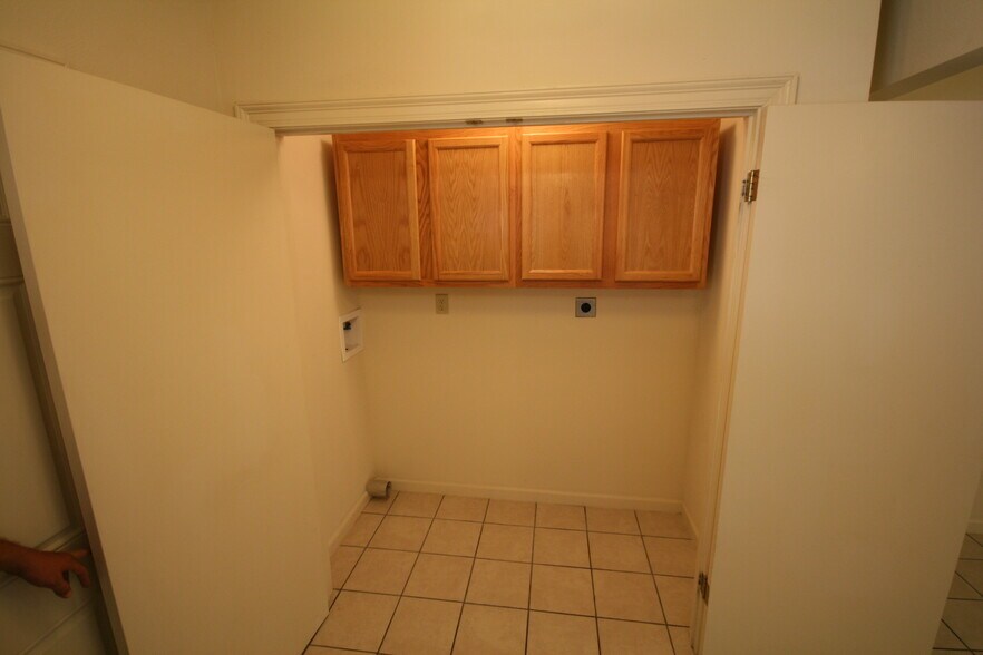 Building Photo - 2310 Rose Dr