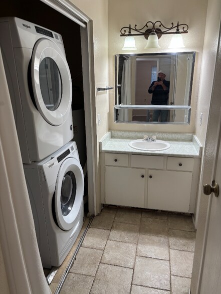 Building Photo - 31 E River Haven Cir