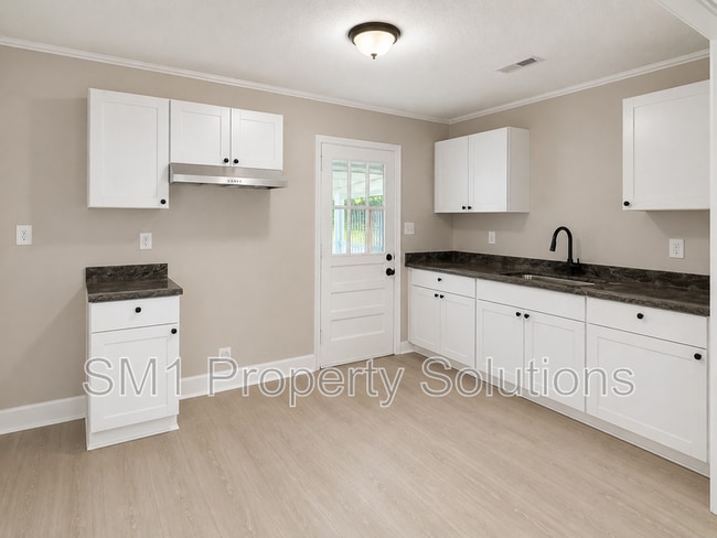 Building Photo - 1235 Elmer St