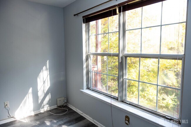 Building Photo - 2162 Ash Ct