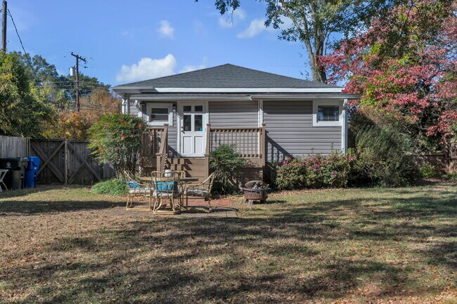 Building Photo - Stylish 2-Bed, 2-Bath Residence with Moder...