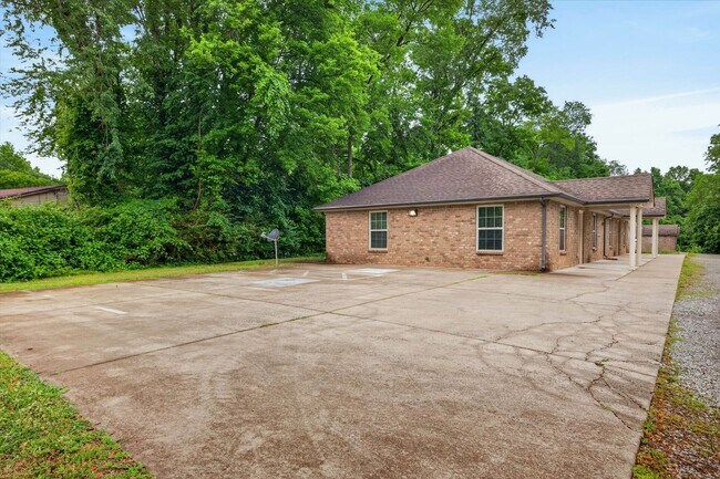 Building Photo - 333 Rossview Rd