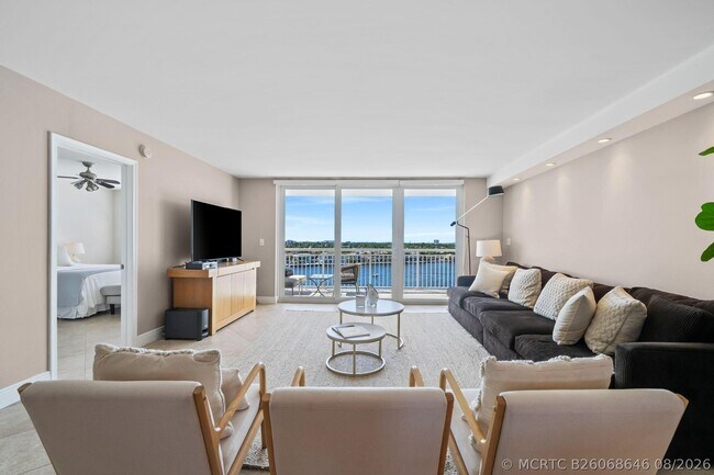 Building Photo - 511 Bayshore Dr