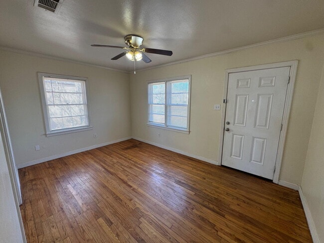 Building Photo - 2011 38th St