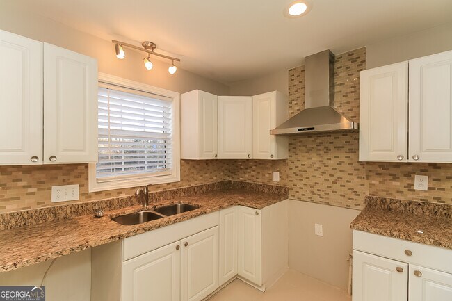 Building Photo - 2450 Judson Ave