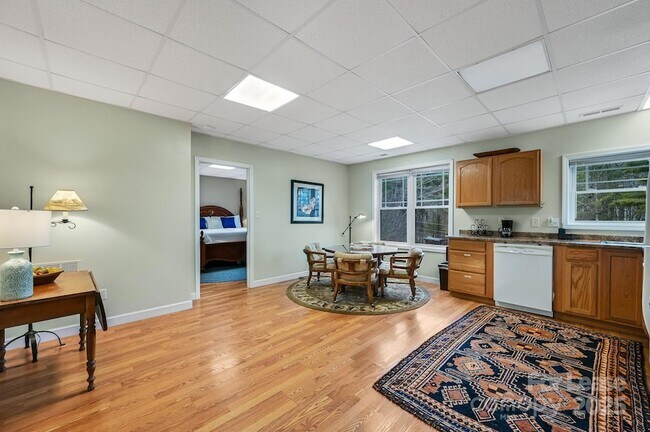 Building Photo - 24 Lamplighter Ln