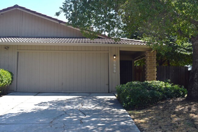 Building Photo - 5606 Passero Way
