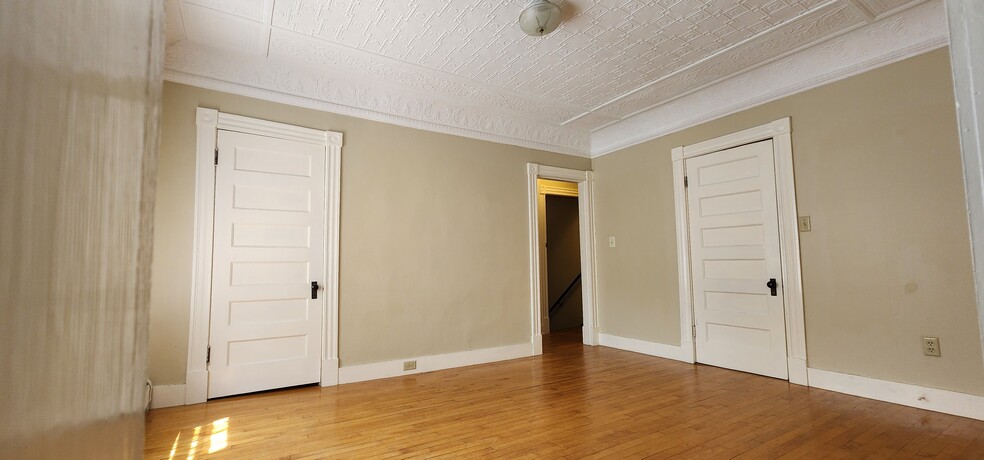 Building Photo - 22 Phillips St