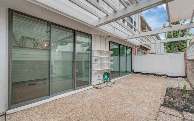 Building Photo - 5867 Sugar Hill Dr