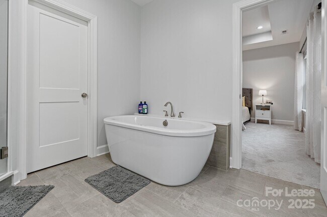 Building Photo - 122 Rutan Ct