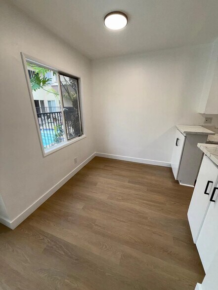 Building Photo - 1263 Hayworth Ave
