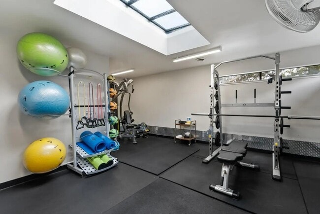 Building Photo - 1919 Alameda de las Pulgas