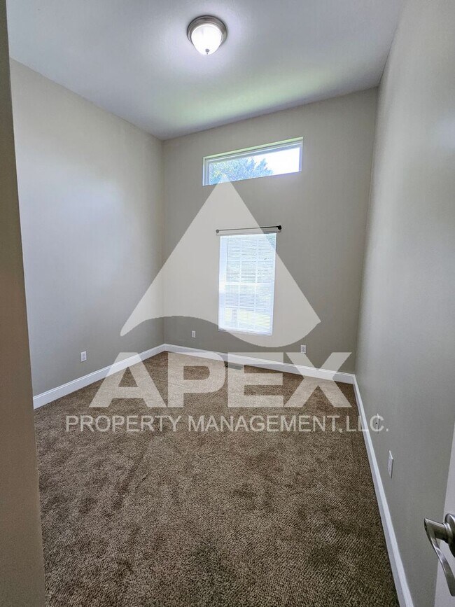 Building Photo - Contemporary Ranch Style 3Bd – 2Ba Single ...