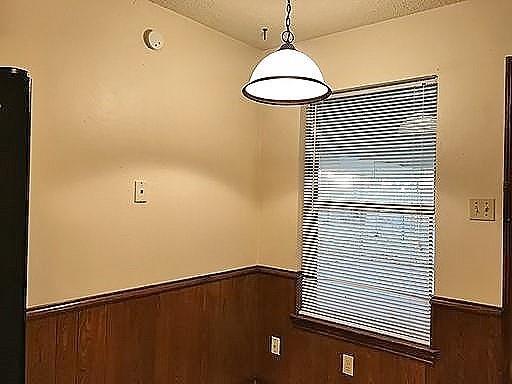 Building Photo - 2213 Vanderbilt Ct