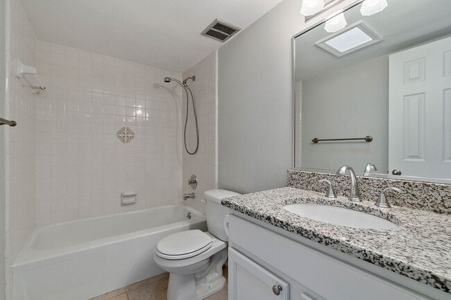 Building Photo - Audubon Park 2/2 Corner Unit Villa with La...