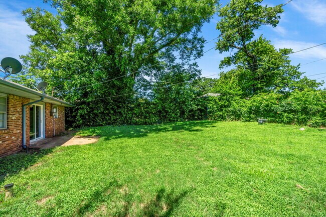 Building Photo - 1509 NE 33rd St